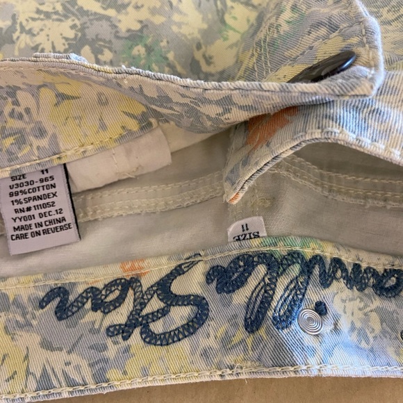 Vanilla Star Denim floral shorts - Picture 3 of 6